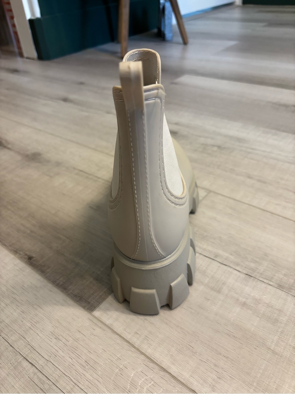 Jeffrey Campbell Rain-Storm Chelsea Rain Boots Size 8 Beige Chunky Lug - Picture 5 of 15